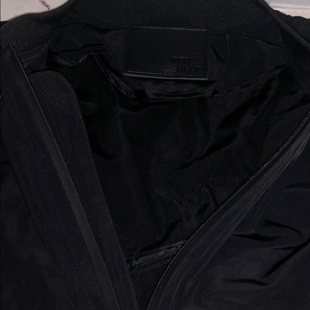 Wind Breaker - Picture 2 of 3
